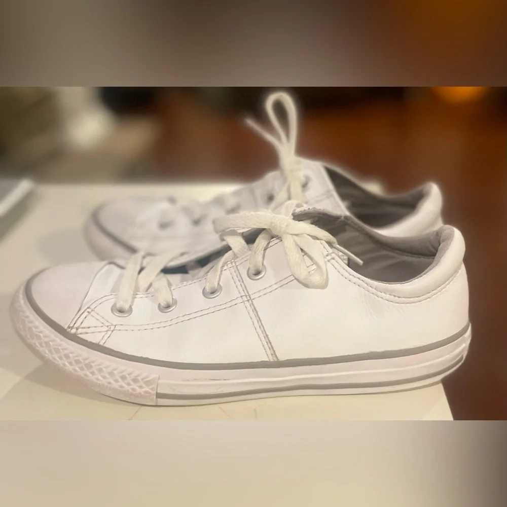 Converse All Star white leather Juniors 2 lace up